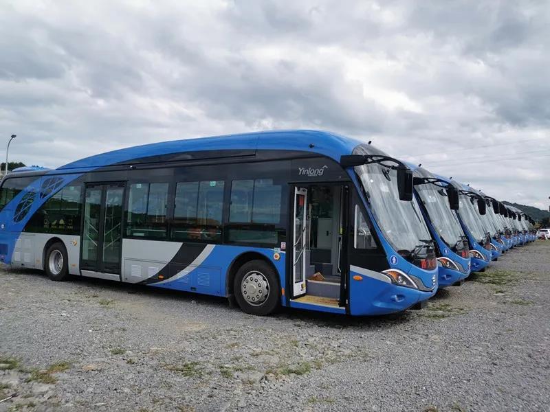纯电动高级公交车新车正式投入使用前,记者在遵义公交集团提前见到了